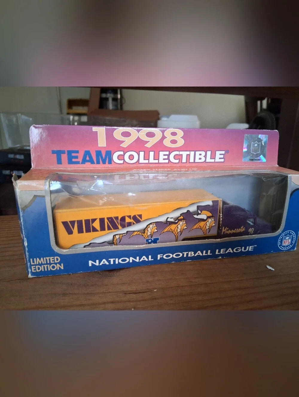 1998 Minnesota Vikings Tractor Trailer Diecast Car